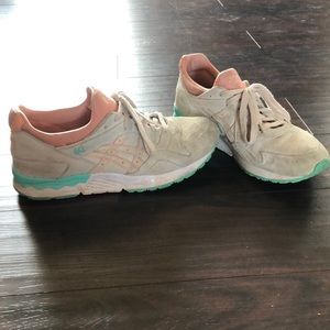 ASICS gel-Lyte tennis shoes size 10